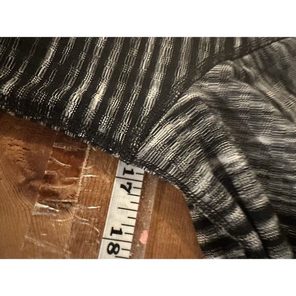 Nike Pro Top Womens Sz M Hyperwarm Training High Neck Logo Activewear Athleisure - Picture 6 of 7